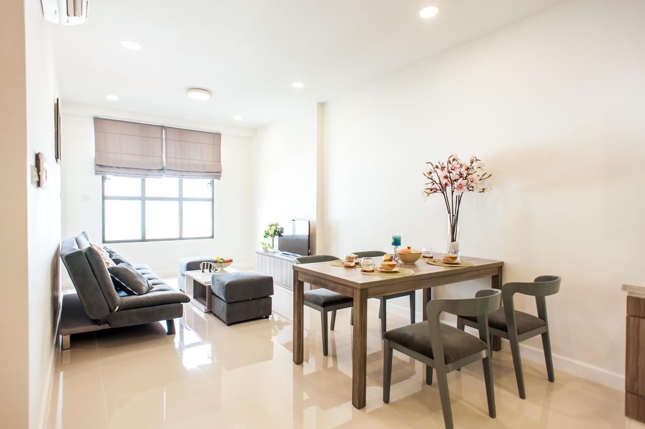 Infinity Edge Pool - Rivergate Apartment *