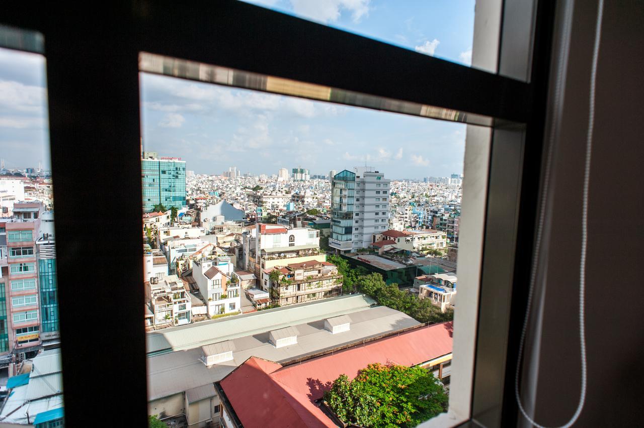 Infinity Edge Pool - Rivergate * Ho Chi Minh City