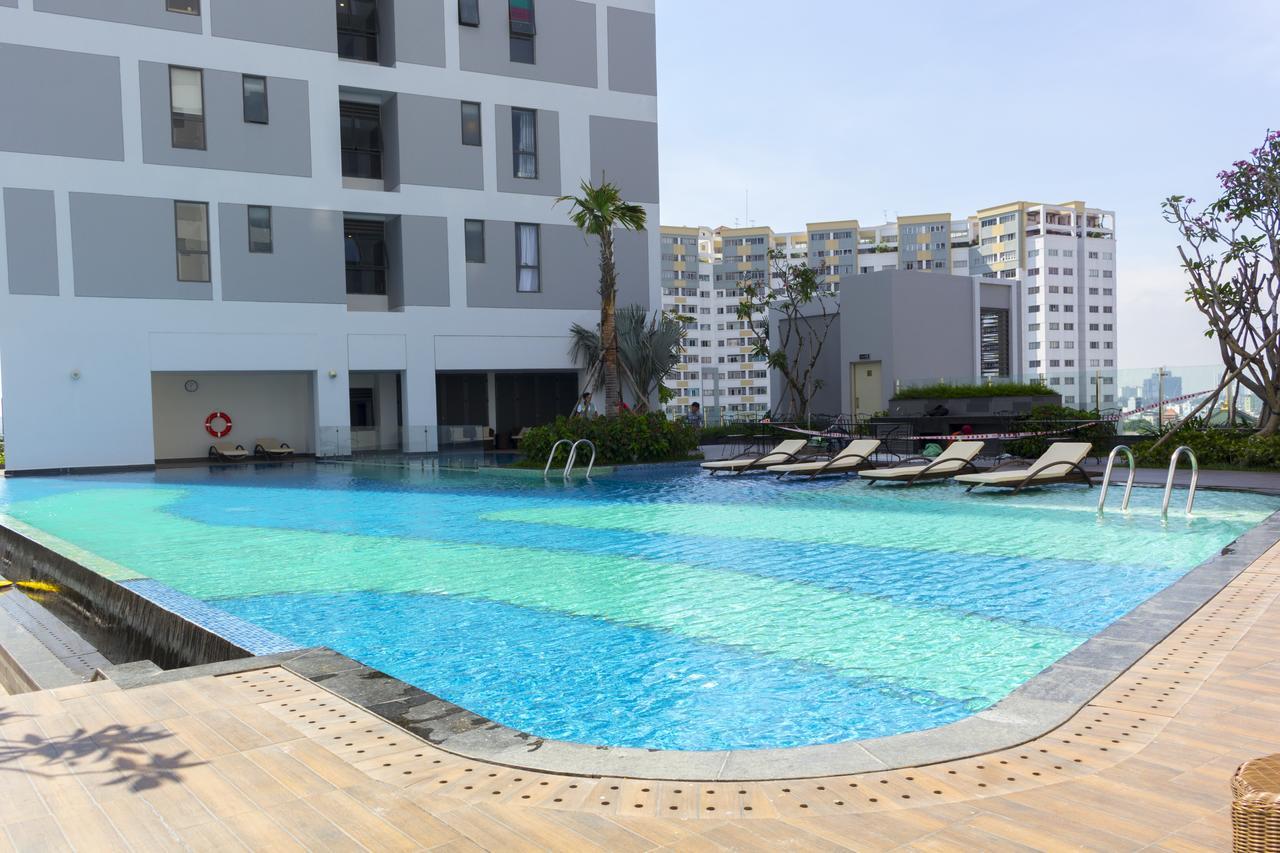 Infinity Edge Pool - Rivergate * Ho Chi Minh City