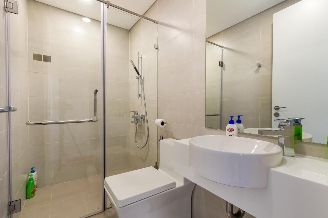 Infinity Edge Pool - Rivergate Apartment Ho Chi Minh City