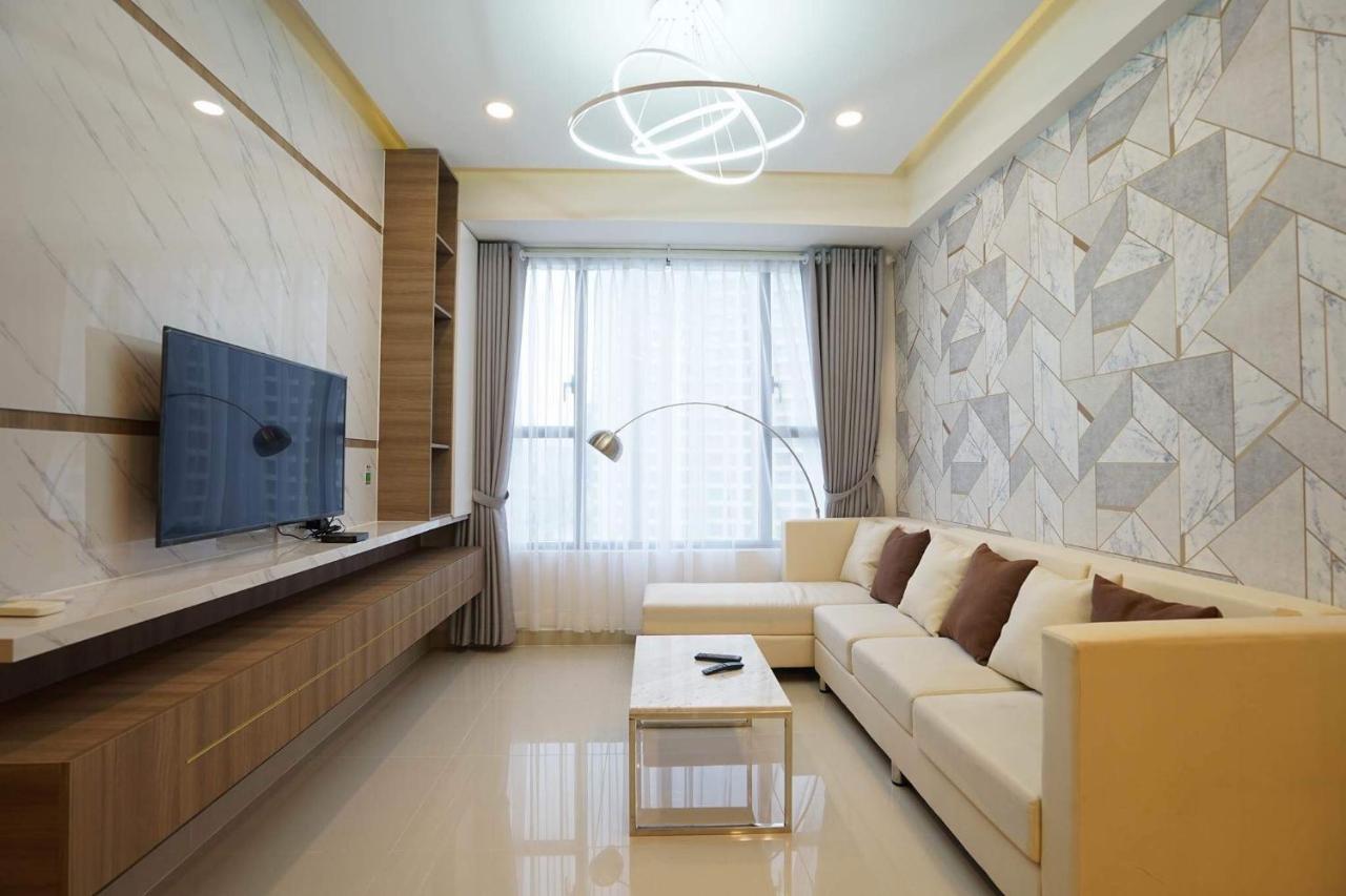 Infinity Edge Pool - Rivergate Apartment Ho Chi Minh City
